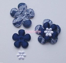 Set bloemen satijn donkerblauw en wit.