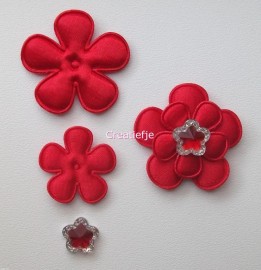 Set bloemen van vilt rood met flatbacks.