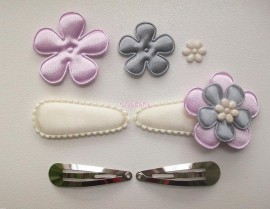 Zelf haarspeldjes maken creme satijn met pastel kleur bloemen van 4.5 cm.